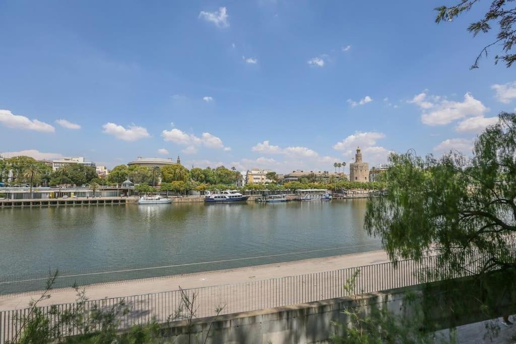 Riverwalk Suites - Puente Triana Sevilla Exterior foto